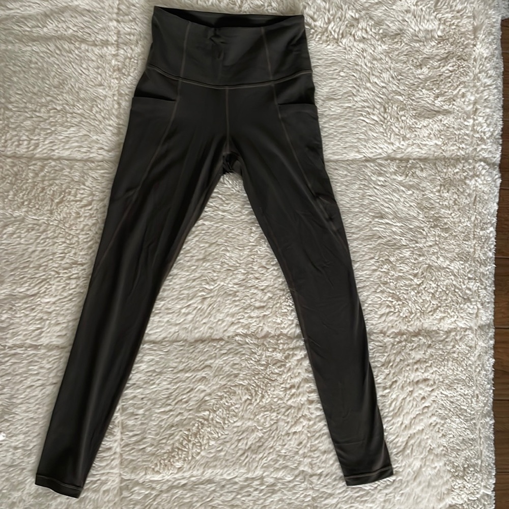 Athleta Stash Salutation Tight. Size XS. Dark grey color.